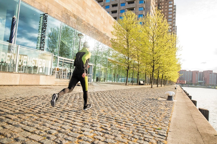 Mit Laufsocken joggen